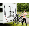 Купить онлайн Крепление для велосипедов Thule Lift V16 с двигателем 12 В для 2 велосипедов весом до 50 кг