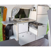 Купить онлайн Мебельная линия Caddy предварительно собрана с холодильной камерой, системой водоснабжения и электрической системой.