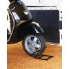 Купить онлайн MotoWheel Chock Front - система блокировки переднего колеса