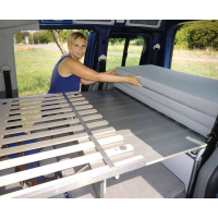 Купить онлайн Кровать VW Caddy LR Active с обивкой и чехлами