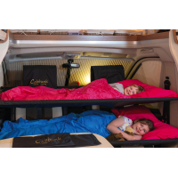 Купить онлайн Запатентованная система спальных мест Cabunk® с двуспальной кроватью