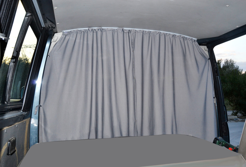 Купить онлайн Carbest VWT5/6 перегородка кабины водителя, серая, 2-слойная, непрозрачная