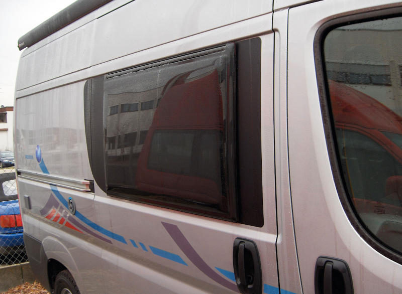 Купить онлайн Откидное окно Fiat Ducato / Citroen Jumper / Peugeot Expert с 07/06 г.в.