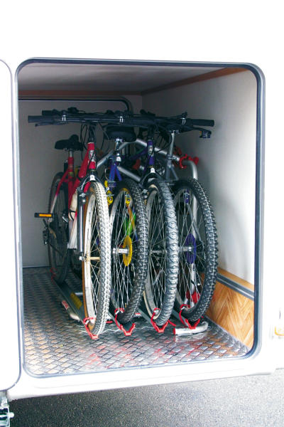 Купить онлайн Carry Bike Garage Plus для 2 / макс. 4 колеса