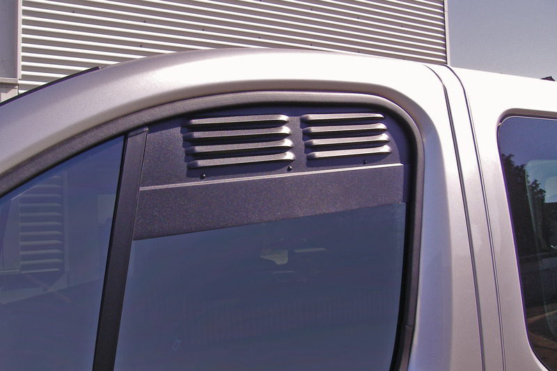 Купить онлайн Вентиляционная решетка на Opel Movano B - со стороны водителя и со стороны пассажира (пара)