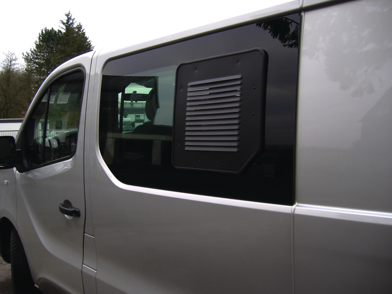 Купить онлайн Вентиляционная решетка сдвижного окна левая Ren.Trafic+Opel Vivaro с 2014 г.в.