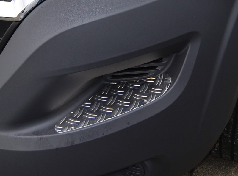 Купить онлайн Алюминиевая накладка на бампер Fiat Ducato 2014 г.в.