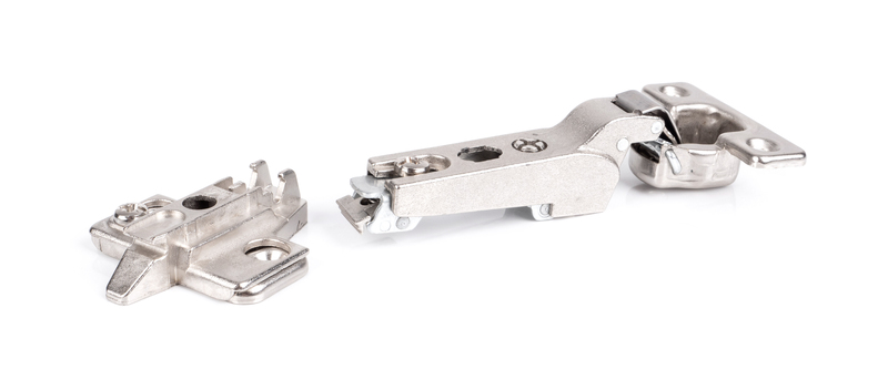 Купить онлайн Мебельная петля с монтажной планкой 4мм