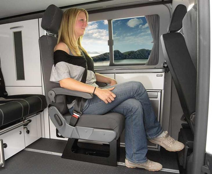 Купить онлайн Одноместное сиденье A400 со встроенным трехточечным ремнем — крепление ремня справа