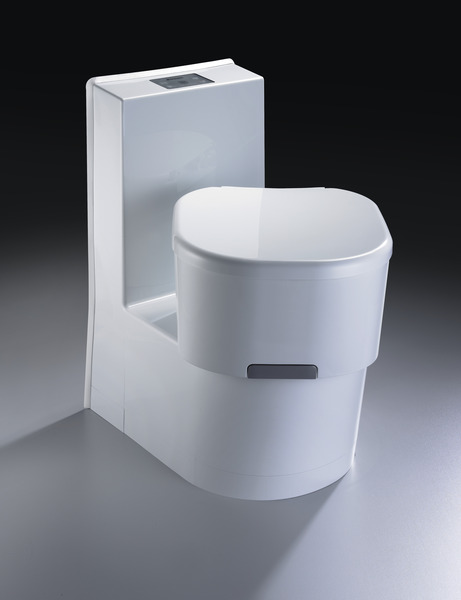 Купить онлайн Туалет Dometic Saneo Comfort CW с 7-литровым баком для пресной воды и 16-литровым фекальным баком